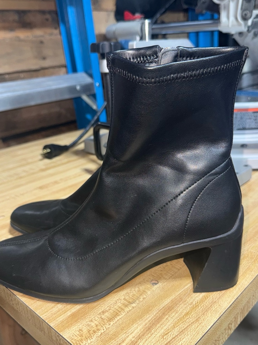 AEROSOLES Black Stretch Leather-Look Ankle Booties size 9